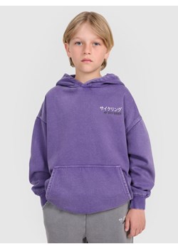 Chłopięca bluza nierozpinana z kapturem 4F 4FJRAW25TSWSM2344 - fioletowa ze sklepu Sportstylestory.com w kategorii Bluzy chłopięce - zdjęcie 187549820