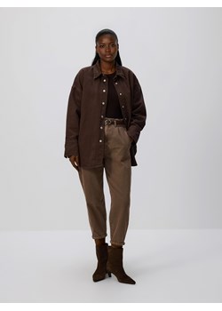 Reserved - Jeansy paperbag z paskiem - brązowy ze sklepu Reserved w kategorii Jeansy damskie - zdjęcie 187555003