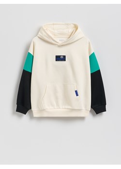 Reserved - Bawełniana bluza z kapturem - złamana biel ze sklepu Reserved w kategorii Bluzy chłopięce - zdjęcie 187555104