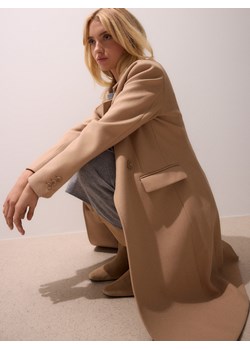 Mohito - Klasyczny beżowy płaszcz - brązowy ze sklepu Mohito w kategorii Płaszcze damskie - zdjęcie 187557323