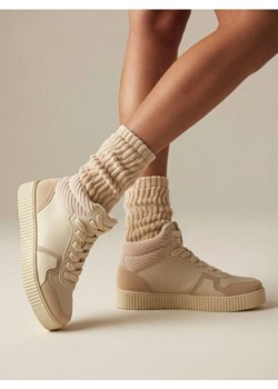 Sinsay - Sneakersy z imitacji skóry - beżowy ze sklepu Sinsay w kategorii Buty sportowe damskie - zdjęcie 187559302