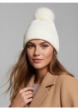 Sinsay - Prążkowana czapka beanie - kremowy ze sklepu Sinsay w kategorii Czapki zimowe damskie - zdjęcie 187559423