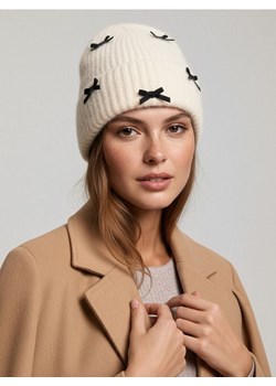 Sinsay - Czapka premium z alpaki z ozdobnymi kokardami - kremowy ze sklepu Sinsay w kategorii Czapki zimowe damskie - zdjęcie 187559432