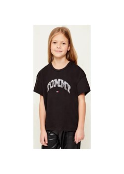 Tommy Hilfiger T-shirt Varsity | Loose fit ze sklepu Gomez Fashion Store w kategorii Bluzki dziewczęce - zdjęcie 187559631