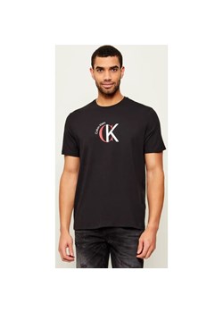 Calvin Klein Jeans T-shirt 2TONE CK GRAPHIC | Regular Fit ze sklepu Gomez Fashion Store w kategorii T-shirty męskie - zdjęcie 187559802