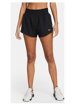 Damskie spodenki ze średnim stanem i wszytą bielizną Dri-FIT Nike One 7,5 cm - Czerń ze sklepu Nike poland w kategorii Szorty - zdjęcie 187564720