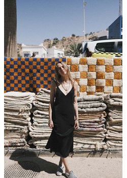 Midi Twisted Dress - Space Black ze sklepu Surf Inc w kategorii Sukienki - zdjęcie 187566680