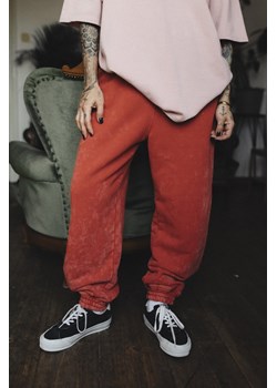 Track Joggers - Formula Red ze sklepu Surf Inc w kategorii Spodnie damskie - zdjęcie 187567474