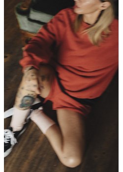 SRF Core Sweat - Formula Red ze sklepu Surf Inc w kategorii Bluzy damskie - zdjęcie 187567483