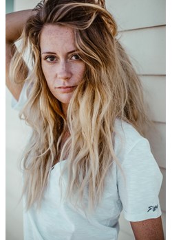 V Shirt - Paper White ze sklepu Surf Inc w kategorii Bluzki damskie - zdjęcie 187569851