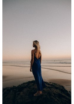 Twisted Ankle Dress - Royal Blue ze sklepu Surf Inc w kategorii Sukienki - zdjęcie 187569923