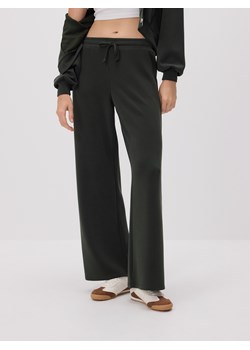 Reserved - Spodnie z szeroką nogawką - ciemnozielony ze sklepu Reserved w kategorii Spodnie damskie - zdjęcie 187574874