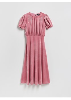Reserved - Welurowa sukienka midi - brudny róż ze sklepu Reserved w kategorii Sukienki - zdjęcie 187576014