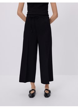 Reserved - Szerokie spodnie z wiązaniem - czarny ze sklepu Reserved w kategorii Spodnie damskie - zdjęcie 187576274