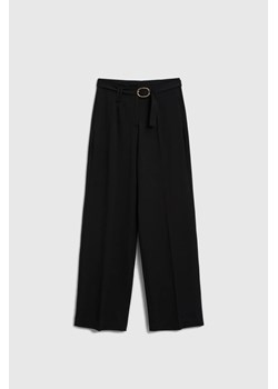 Spodnie w kant z paskiem czarne ze sklepu Moodo.pl w kategorii Spodnie damskie - zdjęcie 187576284