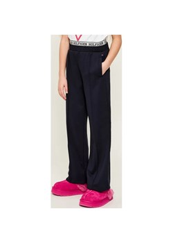Tommy Hilfiger Spodnie dresowe Monotype | Regular Fit ze sklepu Gomez Fashion Store w kategorii Spodnie dziewczęce - zdjęcie 187577654