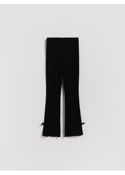 Reserved - Prążkowane spodnie z kokardkami - czarny ze sklepu Reserved w kategorii Spodnie dziewczęce - zdjęcie 187578954