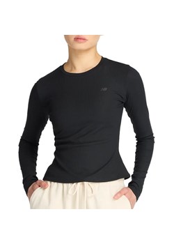 Koszulka damska New Balance WT53133BK - czarna ze sklepu streetstyle24.pl w kategorii Bluzki damskie - zdjęcie 187579023