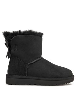 Śniegowce Ugg W Mini Bailey Bow II 1016501 Czarny ze sklepu eobuwie.pl w kategorii Śniegowce damskie - zdjęcie 187579054
