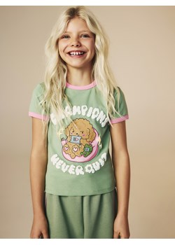 Reserved - Bawełniany t-shirt z nadrukiem Boffie & Poko - oliwkowy ze sklepu Reserved w kategorii Bluzki dziewczęce - zdjęcie 187580093