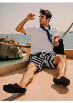 Sinsay - Dzianinowe szorty w paski - czarny ze sklepu Sinsay w kategorii Spodenki męskie - zdjęcie 187581081