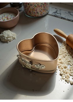 Sinsay - Forma do pieczenia w kształcie serca - złoty ze sklepu Sinsay w kategorii Akcesoria do pieczenia - zdjęcie 187581170