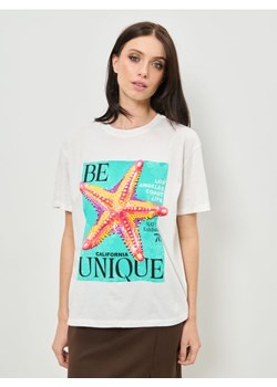 Sinsay - Bawełniana koszulka z nadrukiem - kremowy ze sklepu Sinsay w kategorii Bluzki damskie - zdjęcie 187582931