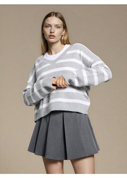 Sinsay - Sweter w paski z dekoltem V - biały ze sklepu Sinsay w kategorii Swetry damskie - zdjęcie 187582940