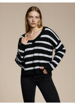 Sinsay - Sweter w paski z dekoltem V - czarny ze sklepu Sinsay w kategorii Swetry damskie - zdjęcie 187582941