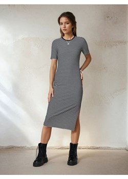 Sinsay - Sukienka w paski - wielobarwny ze sklepu Sinsay w kategorii Sukienki - zdjęcie 187582964