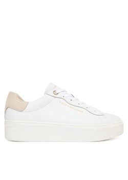 Sneakersy Tommy Hilfiger Chic Platform Cupsole Sneaker FW0FW09021 Biały ze sklepu eobuwie.pl w kategorii Buty sportowe damskie - zdjęcie 187584621