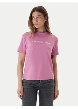 Calvin Klein Jeans T-Shirt LV047C912G Różowy Regular Fit ze sklepu MODIVO w kategorii Bluzki damskie - zdjęcie 187585424