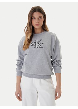 Calvin Klein Jeans Bluza Foil Monologo LV047E825G Szary Regular Fit ze sklepu MODIVO w kategorii Bluzy damskie - zdjęcie 187585441