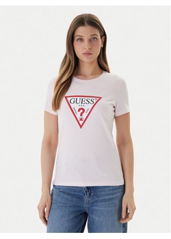 Guess T-Shirt W1YI1B I3Z14 Różowy Regular Fit ze sklepu MODIVO w kategorii Bluzki damskie - zdjęcie 187588744
