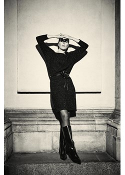 Sukienka ozdobiona błyszczącą nitką czarna ze sklepu Moodo.pl w kategorii Sukienki - zdjęcie 187589283