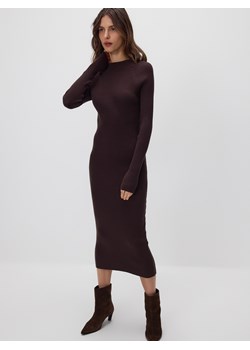 Reserved - Prążkowana sukienka z wiskozą - ciemnobrązowy ze sklepu Reserved w kategorii Sukienki - zdjęcie 187595740