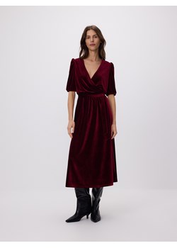 Reserved - Welurowa sukienka midi - bordowy ze sklepu Reserved w kategorii Sukienki - zdjęcie 187596232