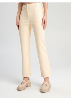 Sinsay - Spodnie z imitacji skóry - kremowy ze sklepu Sinsay w kategorii Spodnie damskie - zdjęcie 187597431