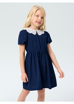 Sinsay - Sukienka z haftowanym kołnierzykiem - granatowy ze sklepu Sinsay w kategorii Sukienki dziewczęce - zdjęcie 187597551