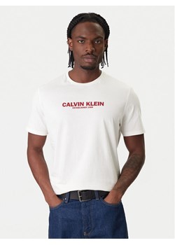 Calvin Klein T-Shirt 30s Graphic LV04RE820G Biały Regular Fit ze sklepu MODIVO w kategorii T-shirty męskie - zdjęcie 187598501