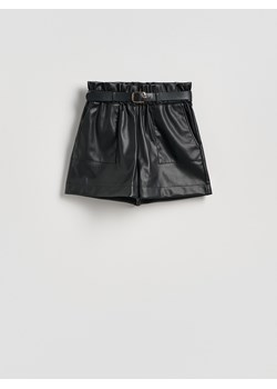 Reserved - Szorty z imitacji skóry z paskiem - czarny ze sklepu Reserved w kategorii Szorty - zdjęcie 187599842