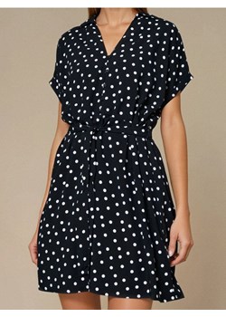Sinsay - Wiskozowa sukienka mini w kropki - czarny ze sklepu Sinsay w kategorii Sukienki - zdjęcie 187600924
