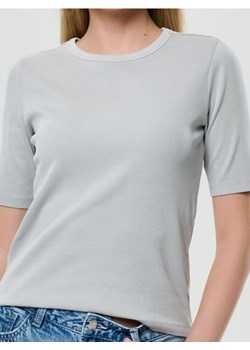 Sinsay - Prążkowana koszulka z krótkim rękawem - szary ze sklepu Sinsay w kategorii Bluzki damskie - zdjęcie 187610042