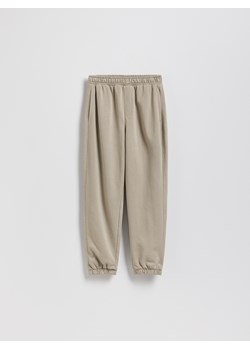 Reserved - Bawełniane spodnie jogger - beżowy ze sklepu Reserved w kategorii Spodnie chłopięce - zdjęcie 187614174
