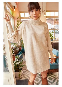 Olalook Sukienka dzianinowa w kolorze beżowym ze sklepu Limango Polska w kategorii Sukienki - zdjęcie 187619901