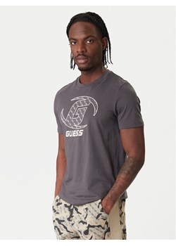 Guess T-Shirt Z6RI06 I3Z14 Szary Regular Fit ze sklepu MODIVO w kategorii T-shirty męskie - zdjęcie 187622720