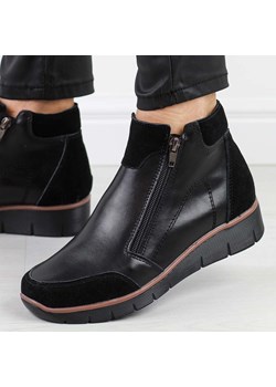 Czarne zimowe skórzane botki damskie na koturnie Filippo Dbt3950/23 ze sklepu suzana.pl w kategorii Botki - zdjęcie 187623073