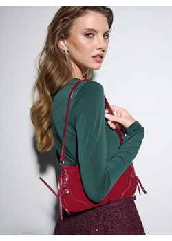 Sinsay - Mała lakierowana torebka na ramię - bordowy ze sklepu Sinsay w kategorii Torebki bagietki - zdjęcie 187625281