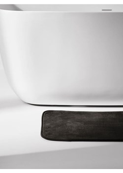 Sinsay - Dywanik łazienkowy - czarny ze sklepu Sinsay w kategorii Dywaniki łazienkowe - zdjęcie 187625743
