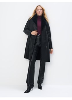 Mohito - Czarny płaszcz z wiązaniem - czarny ze sklepu Mohito w kategorii Płaszcze damskie - zdjęcie 187632871